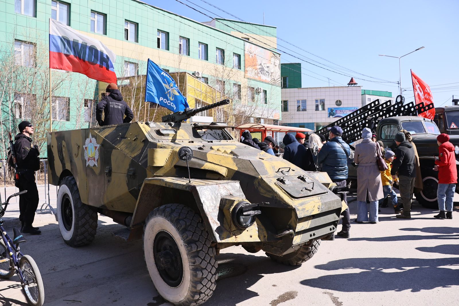 Фото: выставка военной техники и оружия в Якутске > Якутск GO