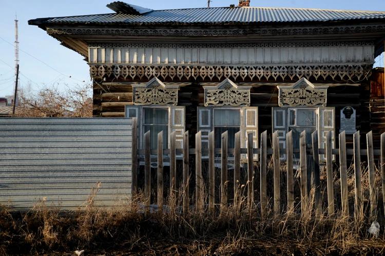 А пока дома в Залоге выглядят так. Фото: Иван БАРКОВ/Якутия.Инфо